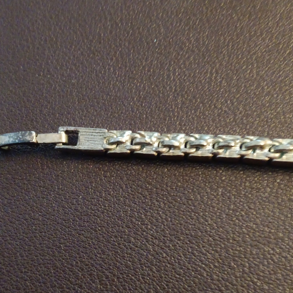 Elegant Silver Bracelet - Picture 2 of 4